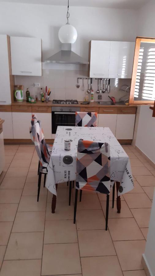 House " Bond " Villa Tisno Luaran gambar