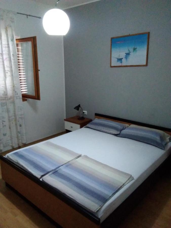 House " Bond " Villa Tisno Luaran gambar